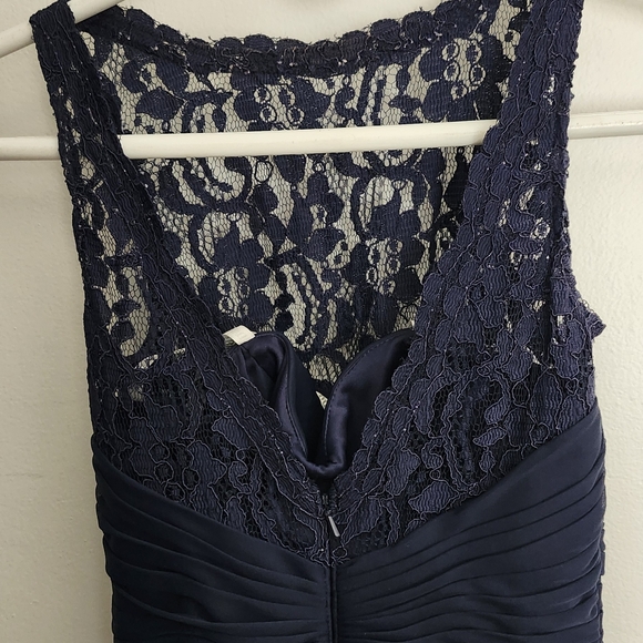 Lovely Navy gown only used one time !It Navy blue colorIt's really a gorgeous!! - Picture 3 of 12